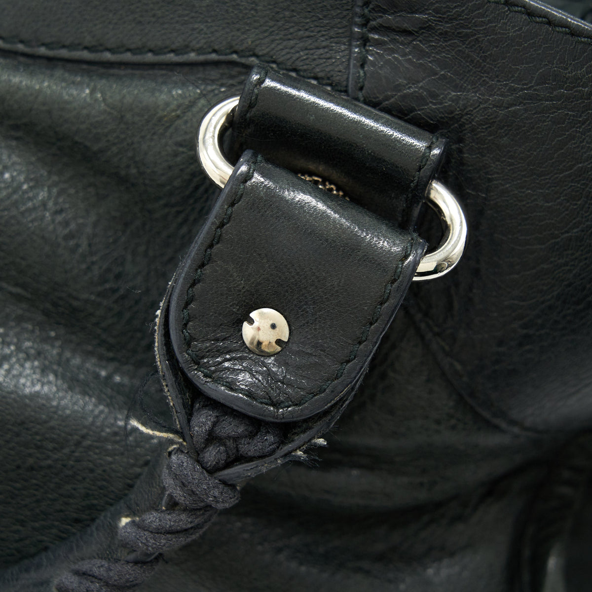 Luxar758 elegant leather Handbag close-up detail