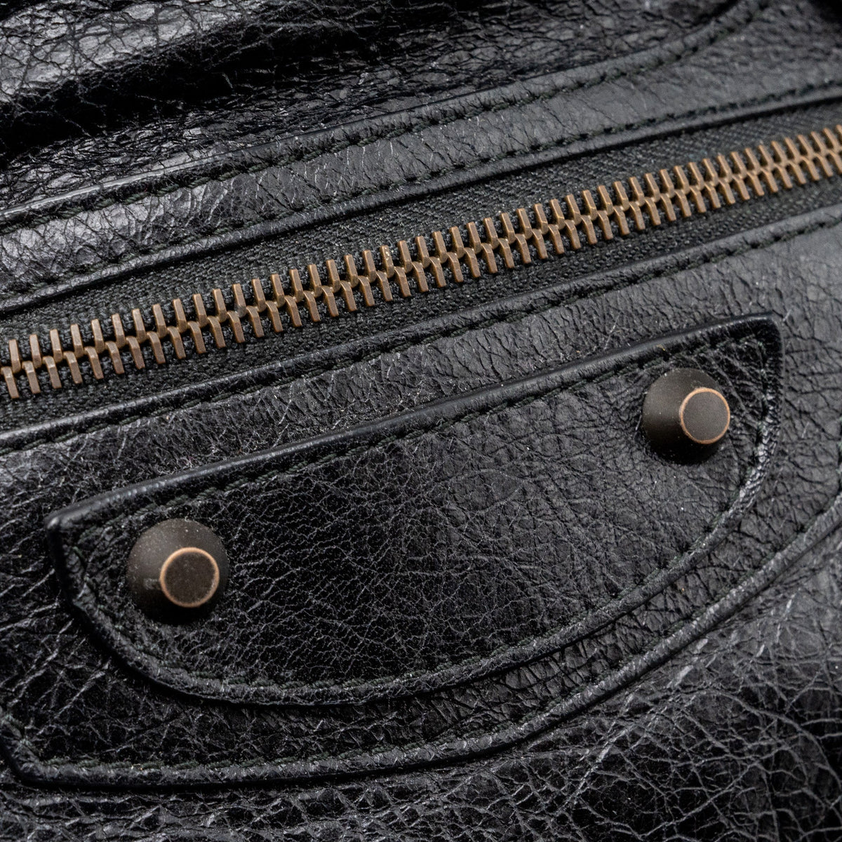 Luxar671 elegant leather Handbag close-up detail