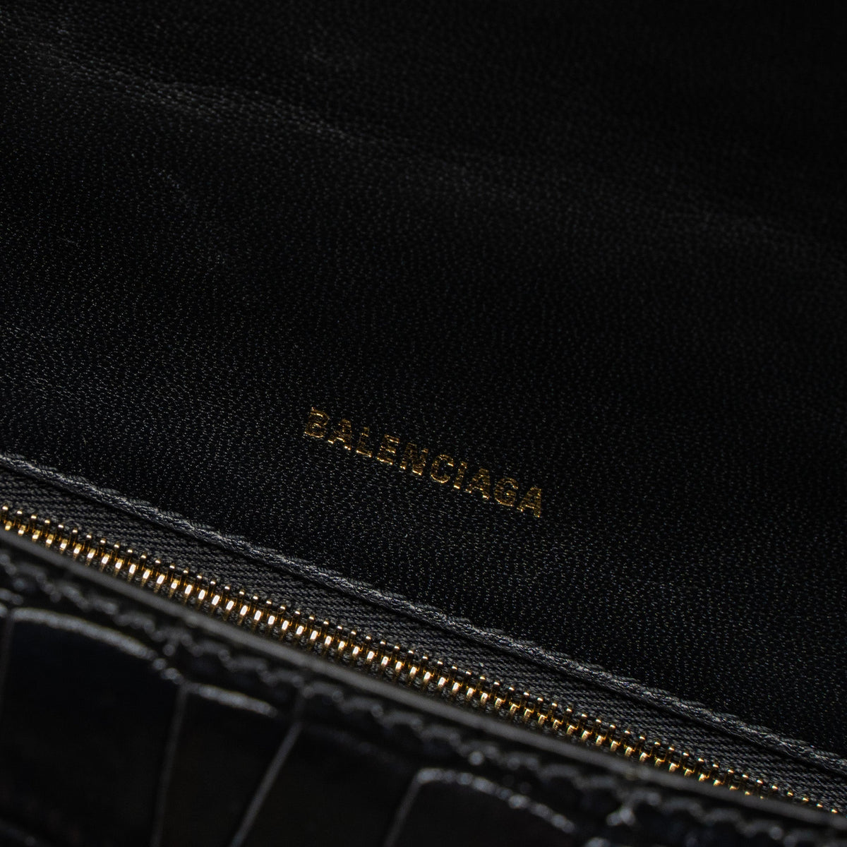 Luxar645 elegant leather Handbag close-up detail