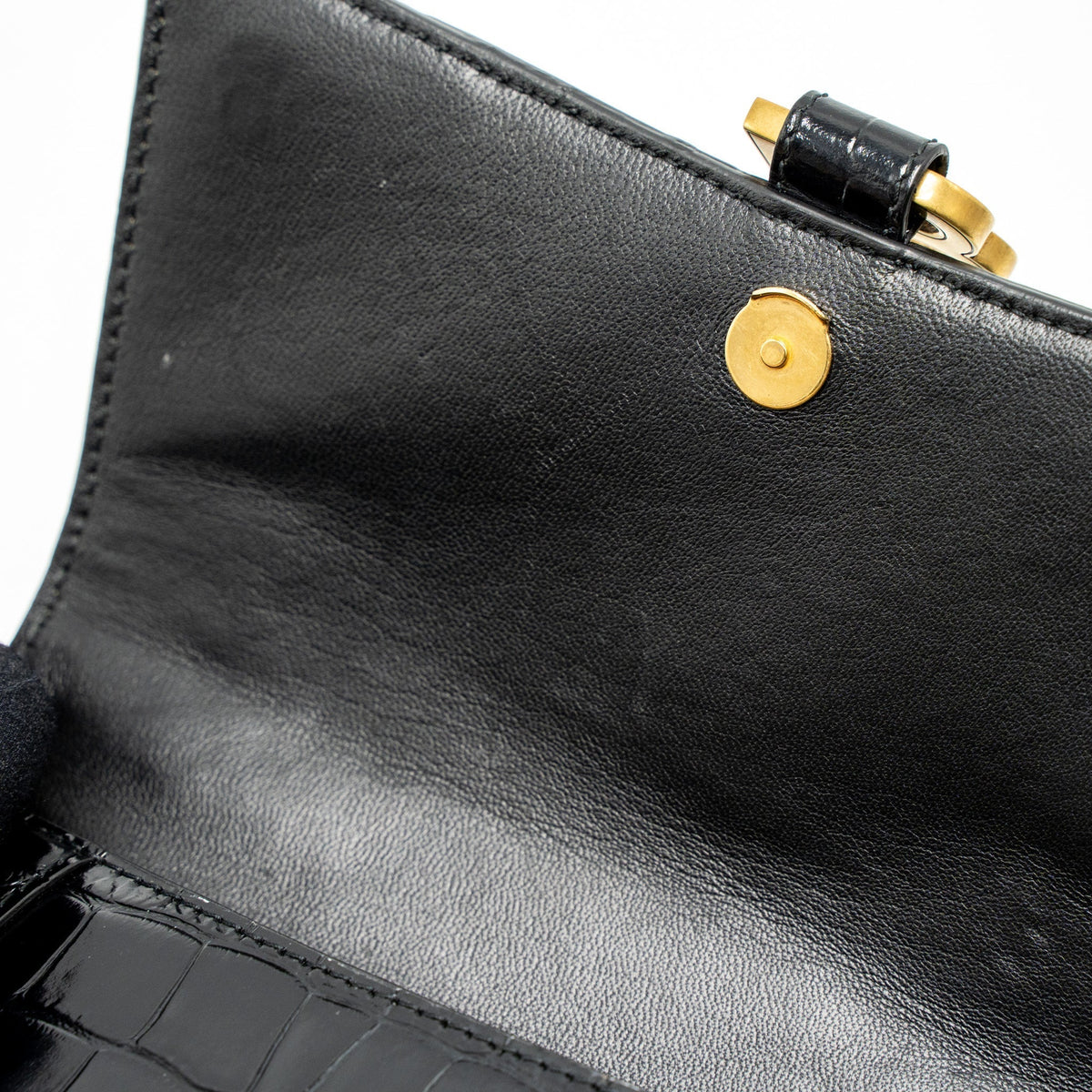 Luxar645 elegant leather Handbag interior detail