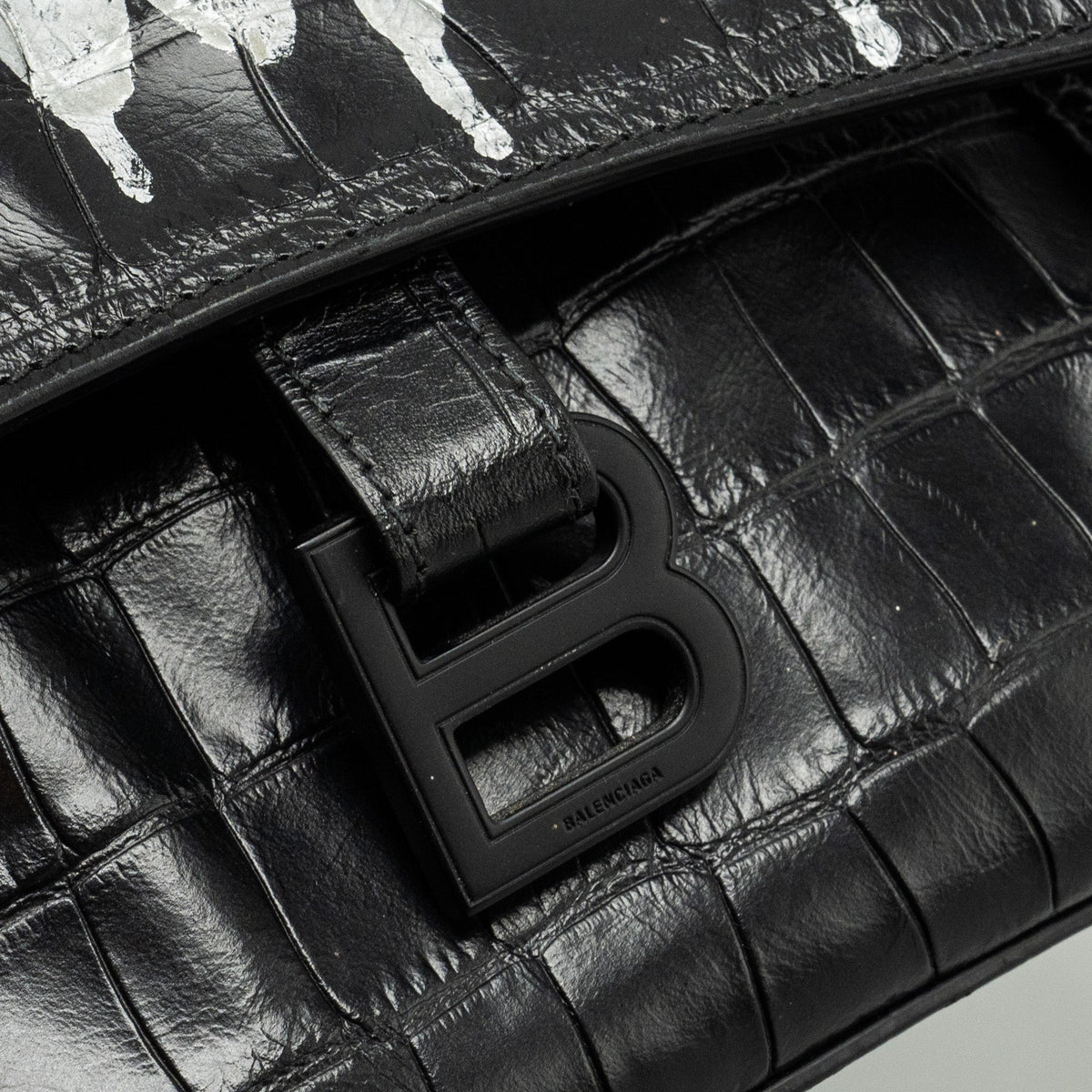 Luxar696 elegant leather Handbag close-up detail