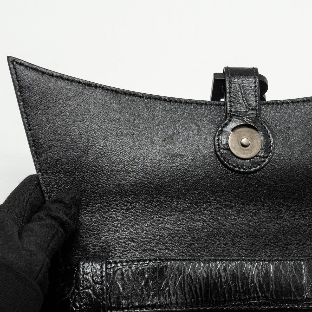 Luxar696 elegant leather Handbag angled view