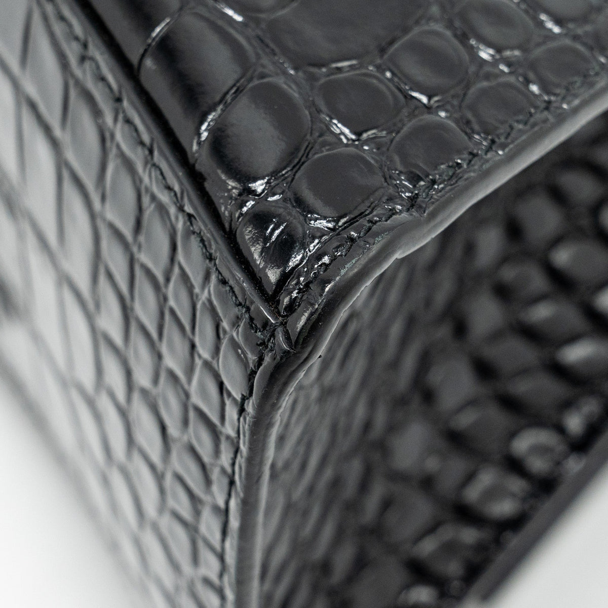 Luxar702 elegant leather Handbag side view
