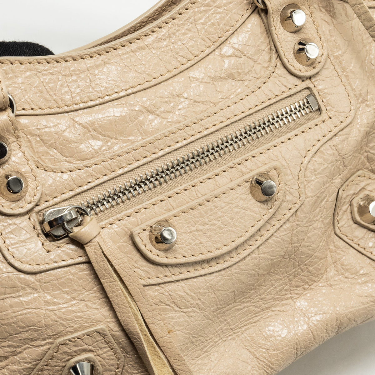 Luxar697 elegant leather Handbag interior detail