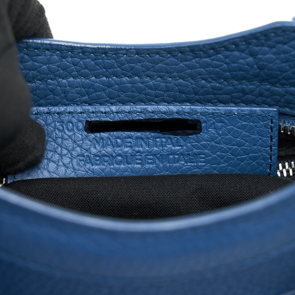 Luxar745 elegant leather Handbag interior detail