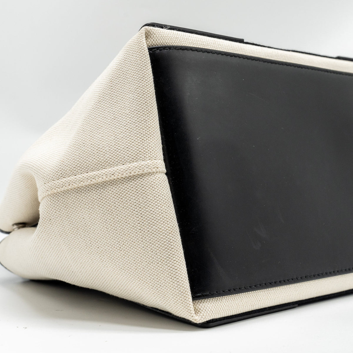 Luxar692 elegant leather Handbag top view