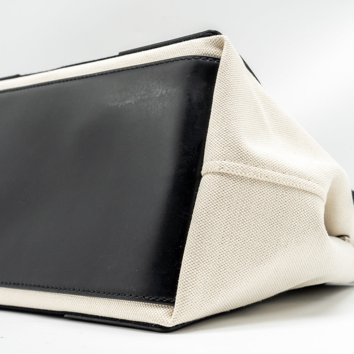 Luxar692 elegant leather Handbag top view