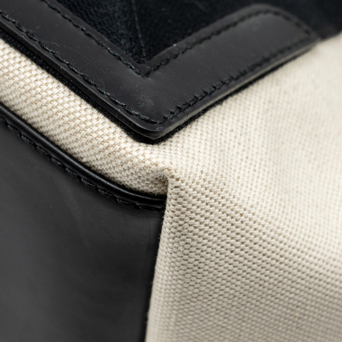 Luxar692 elegant leather Handbag back view