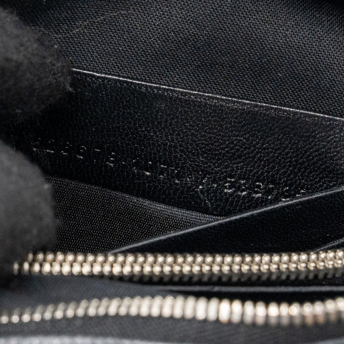 Luxar670 elegant leather Handbag close-up detail