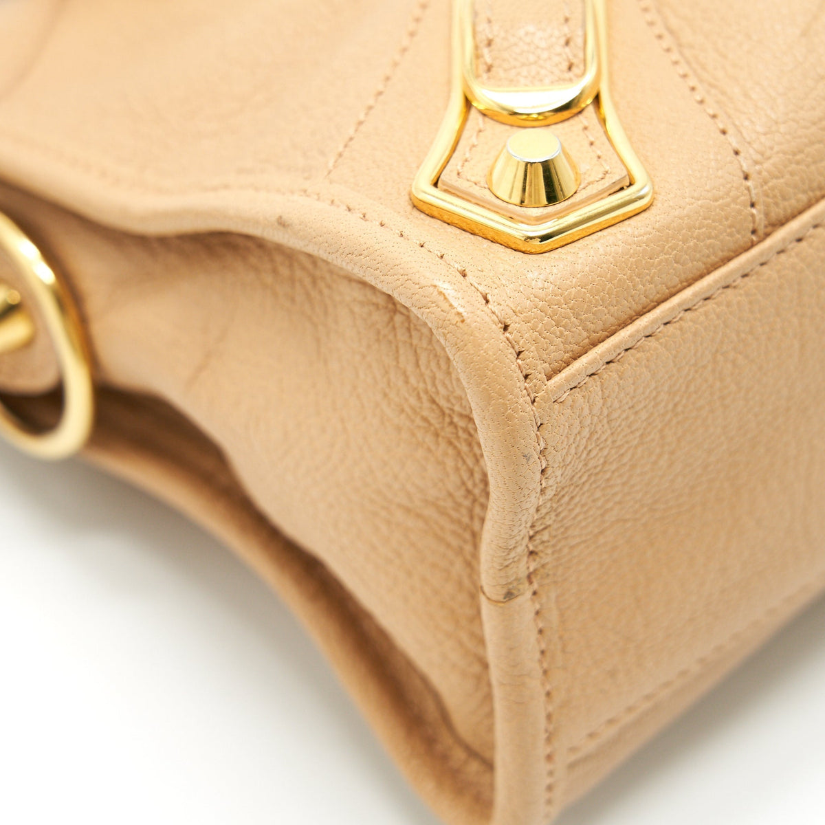 Luxar747 elegant leather Handbag angled view