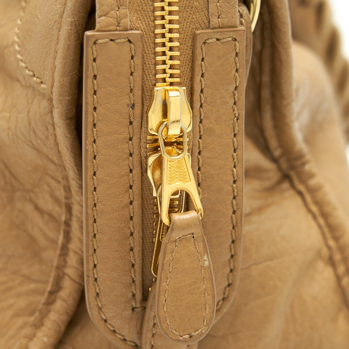 Luxar601 elegant leather Handbag close-up detail