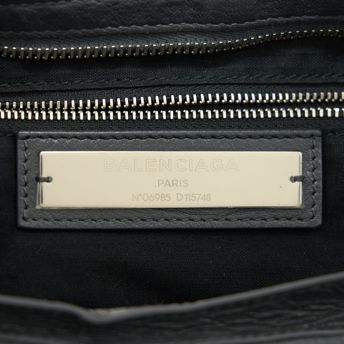 Luxar730 elegant leather Handbag close-up detail