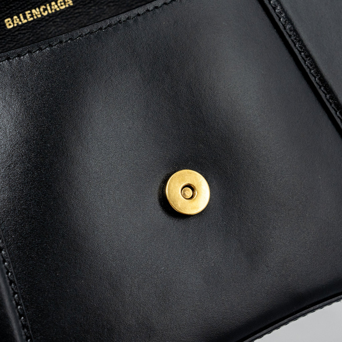 Luxar657 elegant leather Handbag interior detail