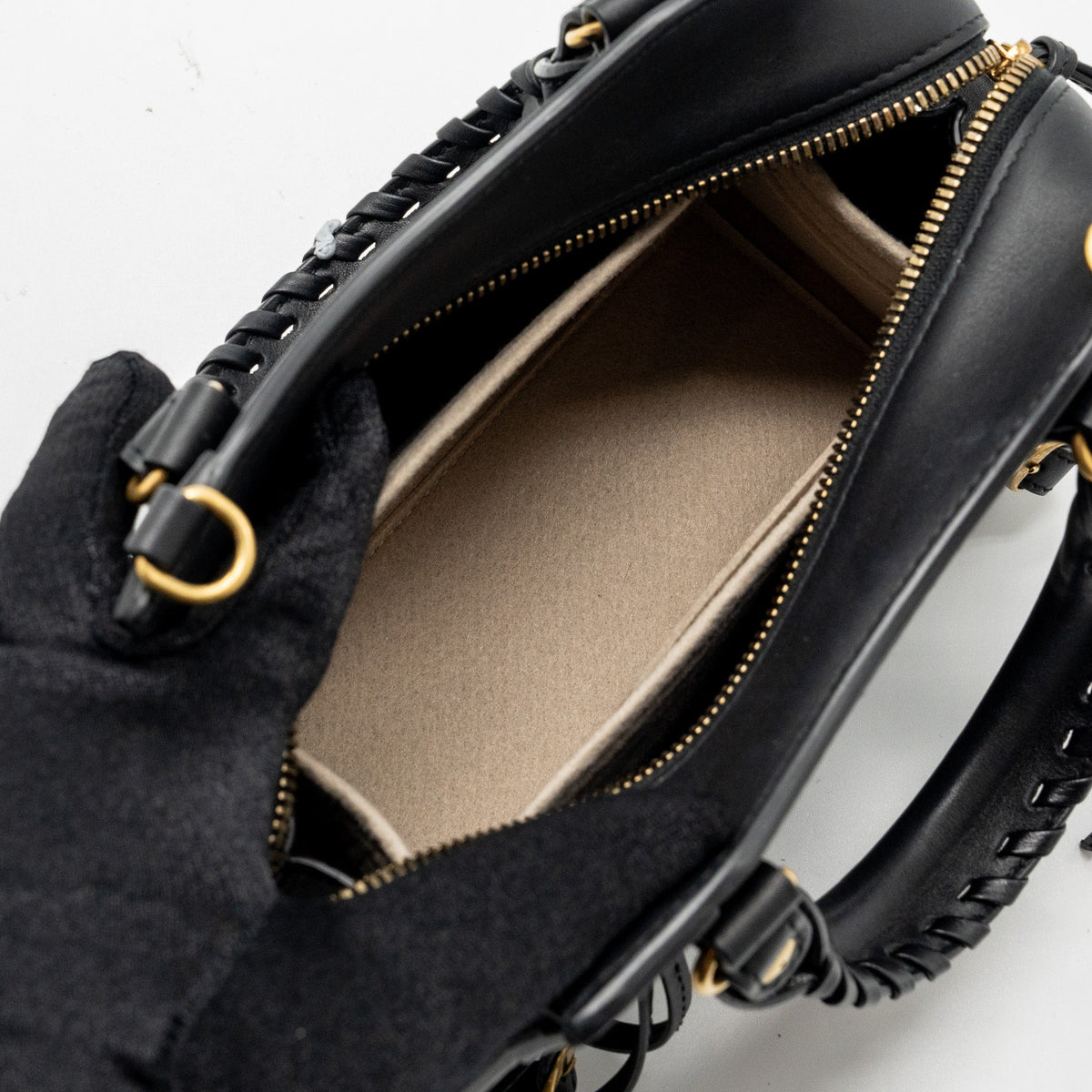 Luxar650 elegant leather Handbag top view