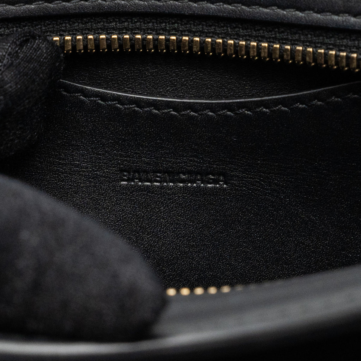 Luxar650 elegant leather Handbag close-up detail