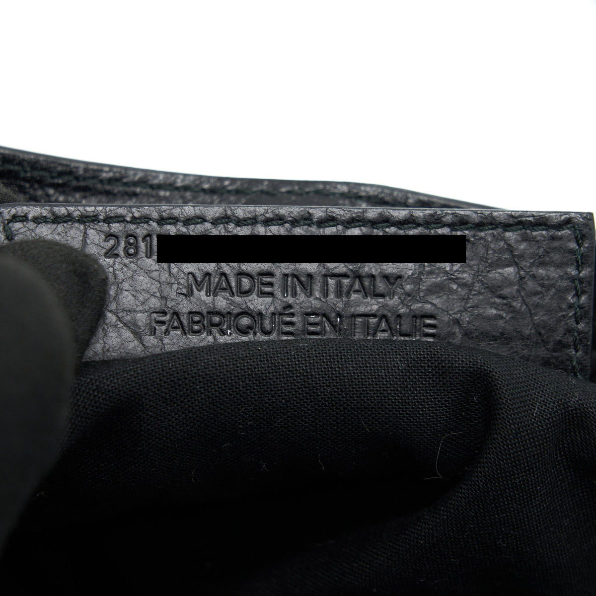 Luxar749 elegant leather Handbag close-up detail