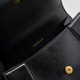 Luxar676 elegant leather Handbag close-up detail