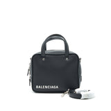 Luxar733 elegant leather Handbag