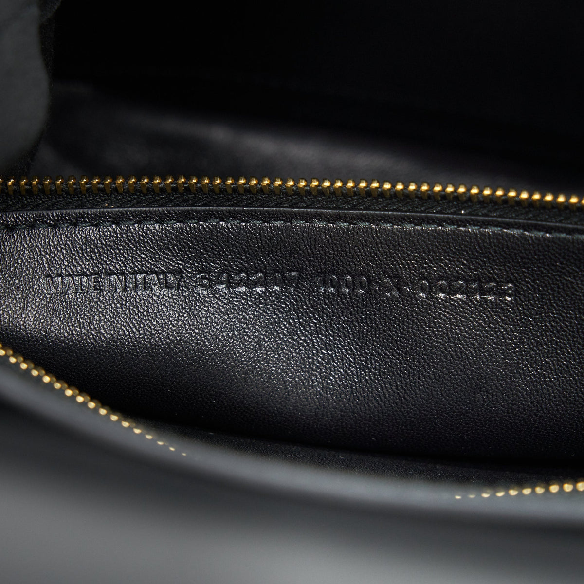 Luxar734 elegant leather Handbag side view