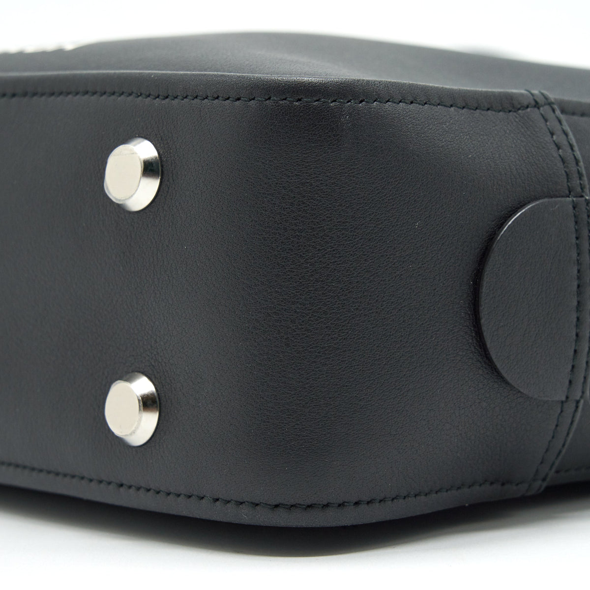 Luxar733 elegant leather Handbag angled view