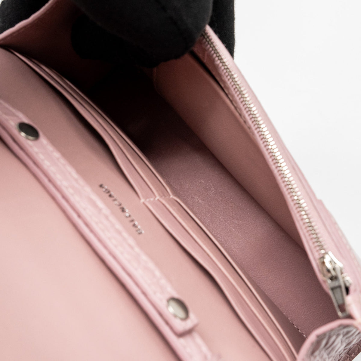 Luxar681 elegant leather Handbag interior detail
