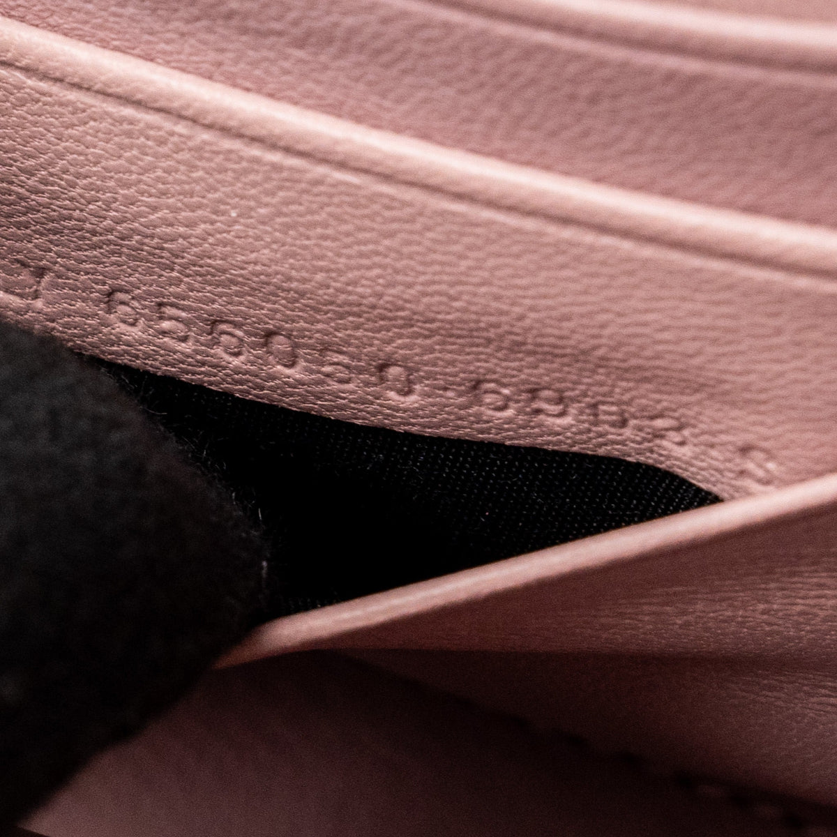Luxar681 elegant leather Handbag close-up detail