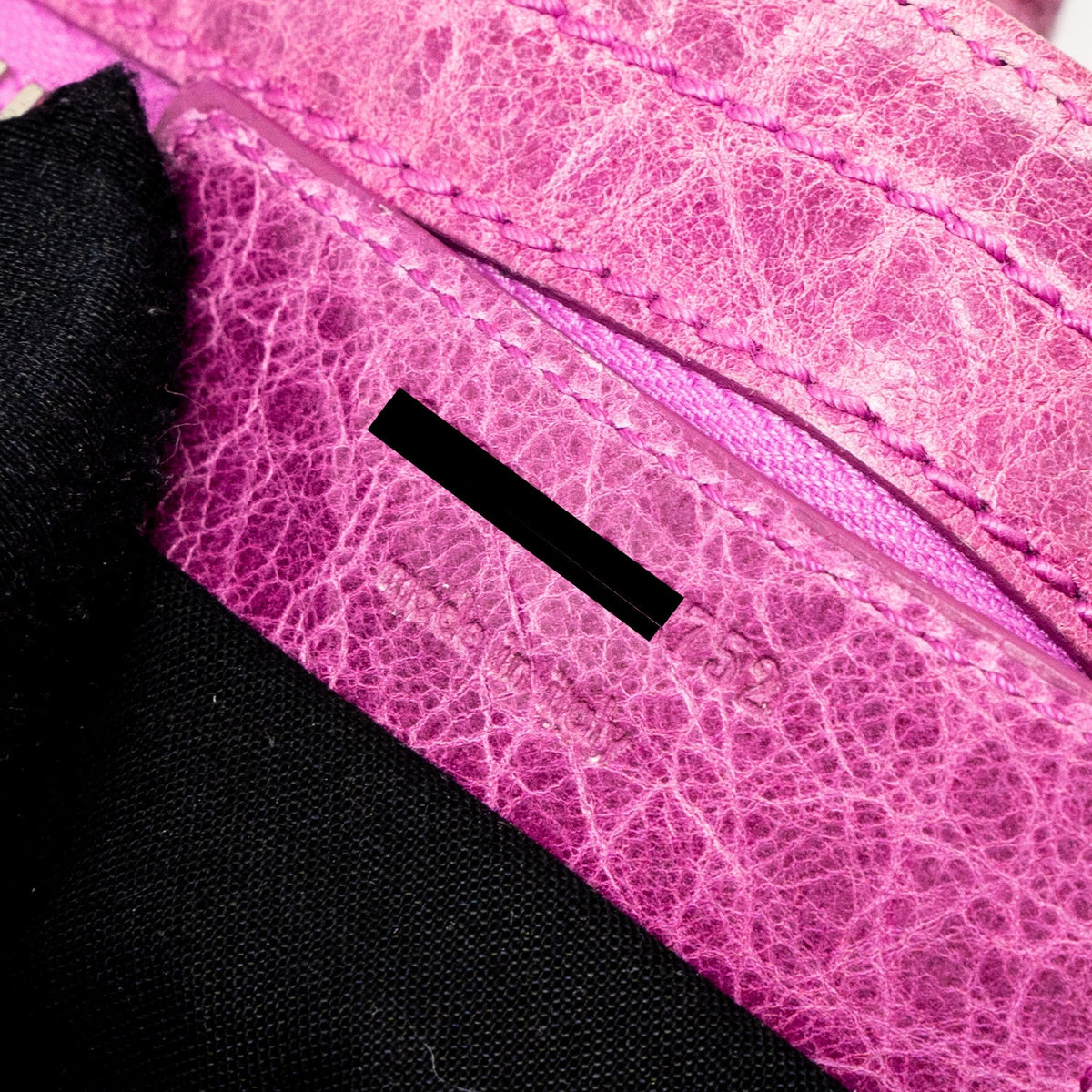 Luxar644 elegant leather Handbag close-up detail