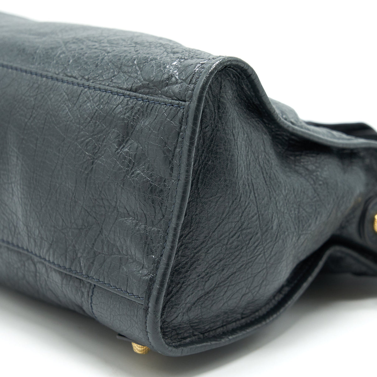 Luxar735 elegant leather Handbag angled view