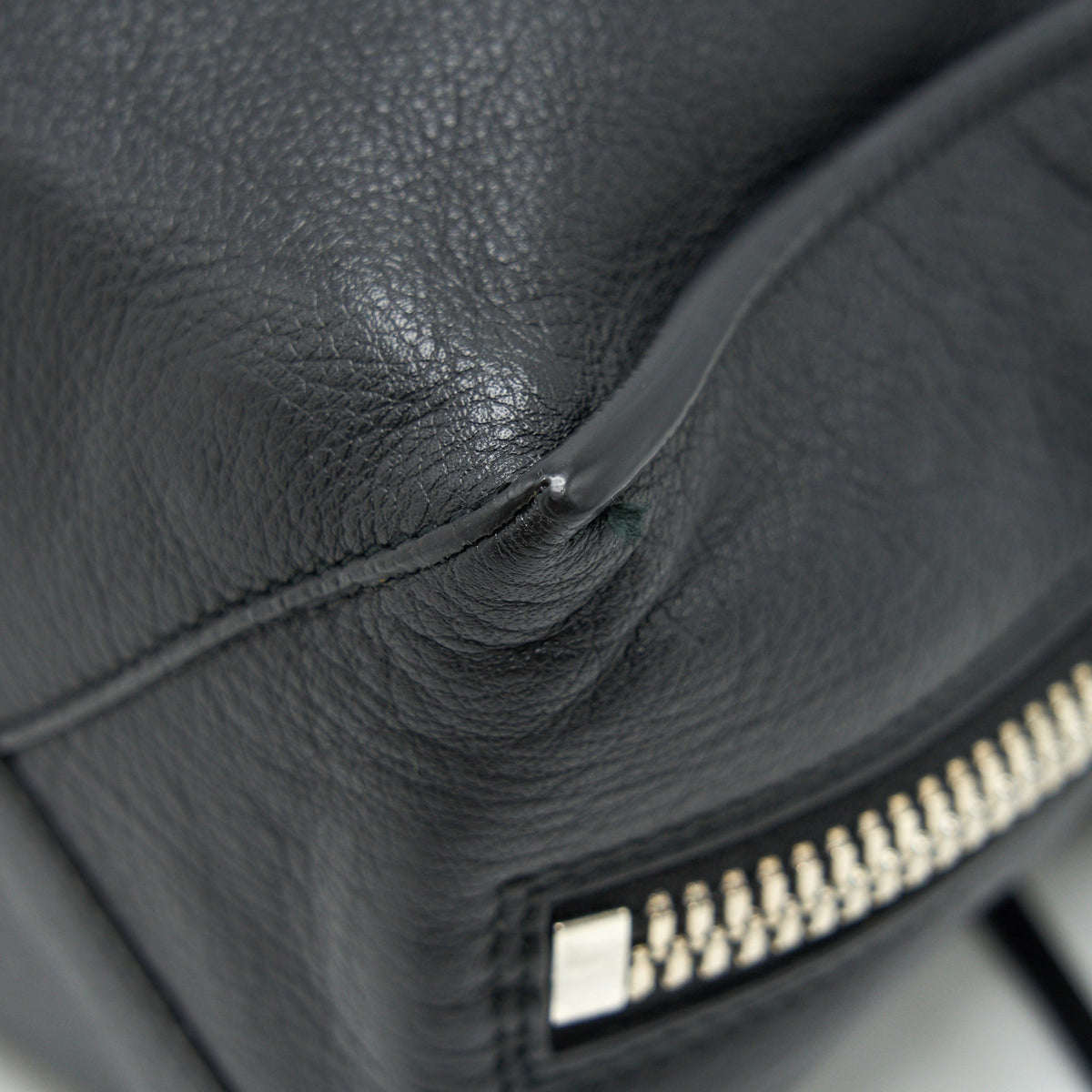 Luxar750 elegant leather Handbag side view