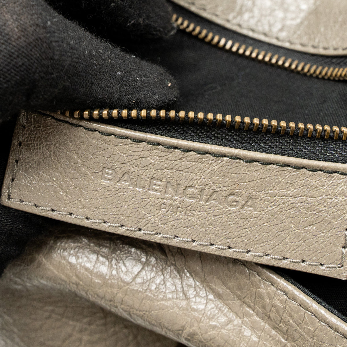 Luxar646 elegant leather Handbag interior detail