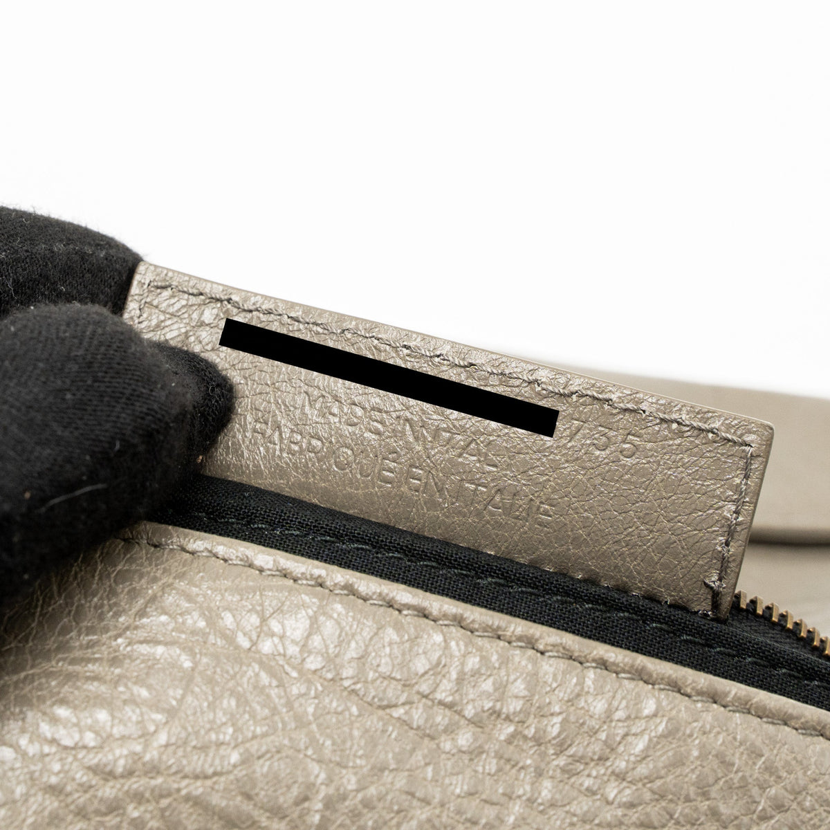 Luxar646 elegant leather Handbag close-up detail