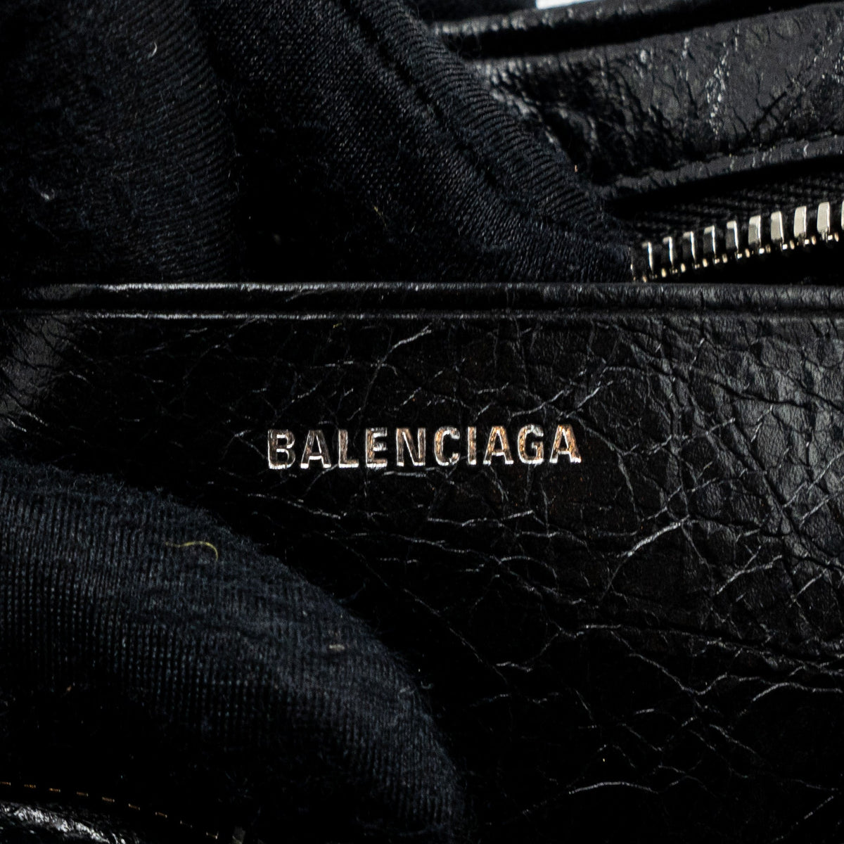Luxar656 elegant leather Handbag close-up detail