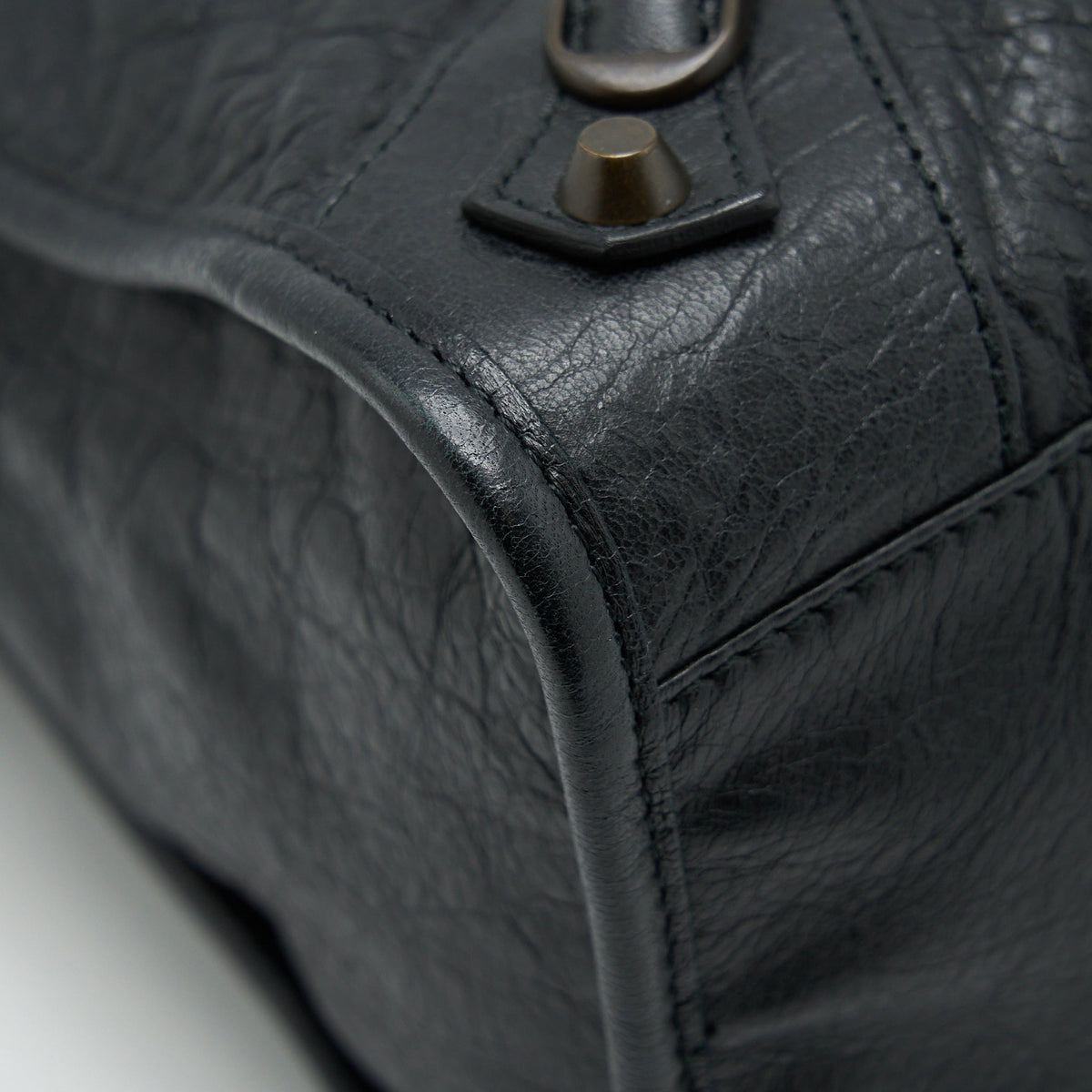 Luxar622 elegant leather Handbag back view