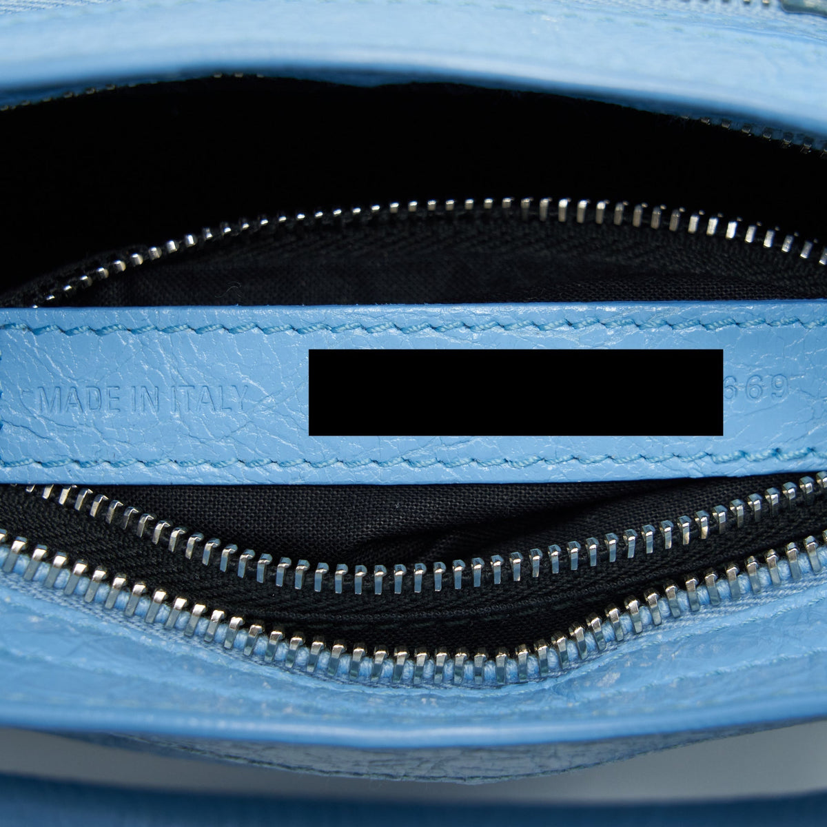Luxar618 elegant leather Handbag close-up detail