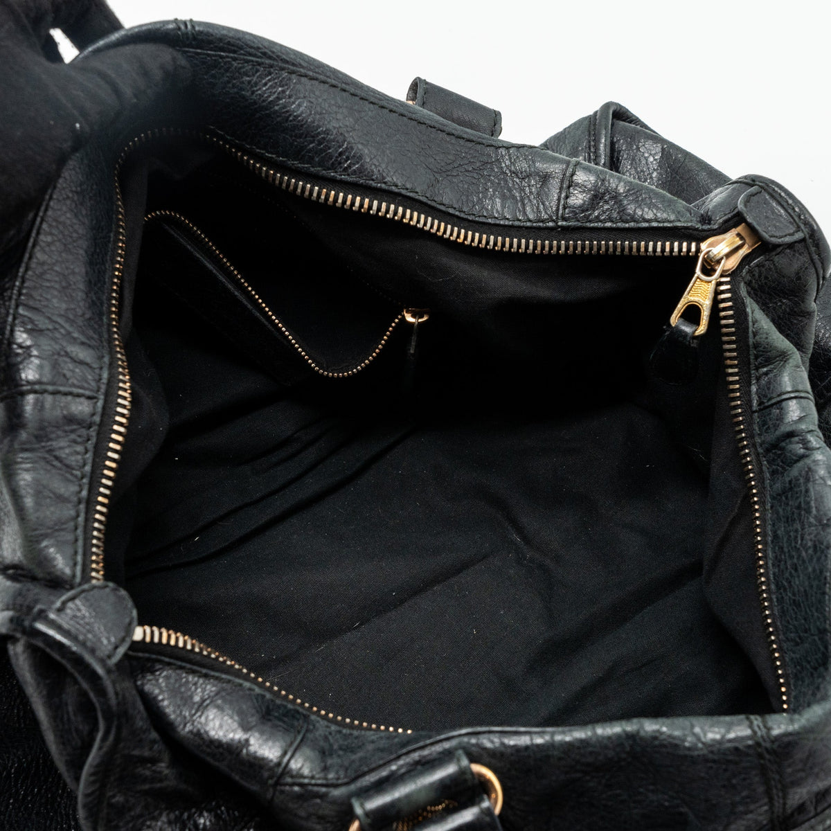 Luxar669 elegant leather Handbag interior detail