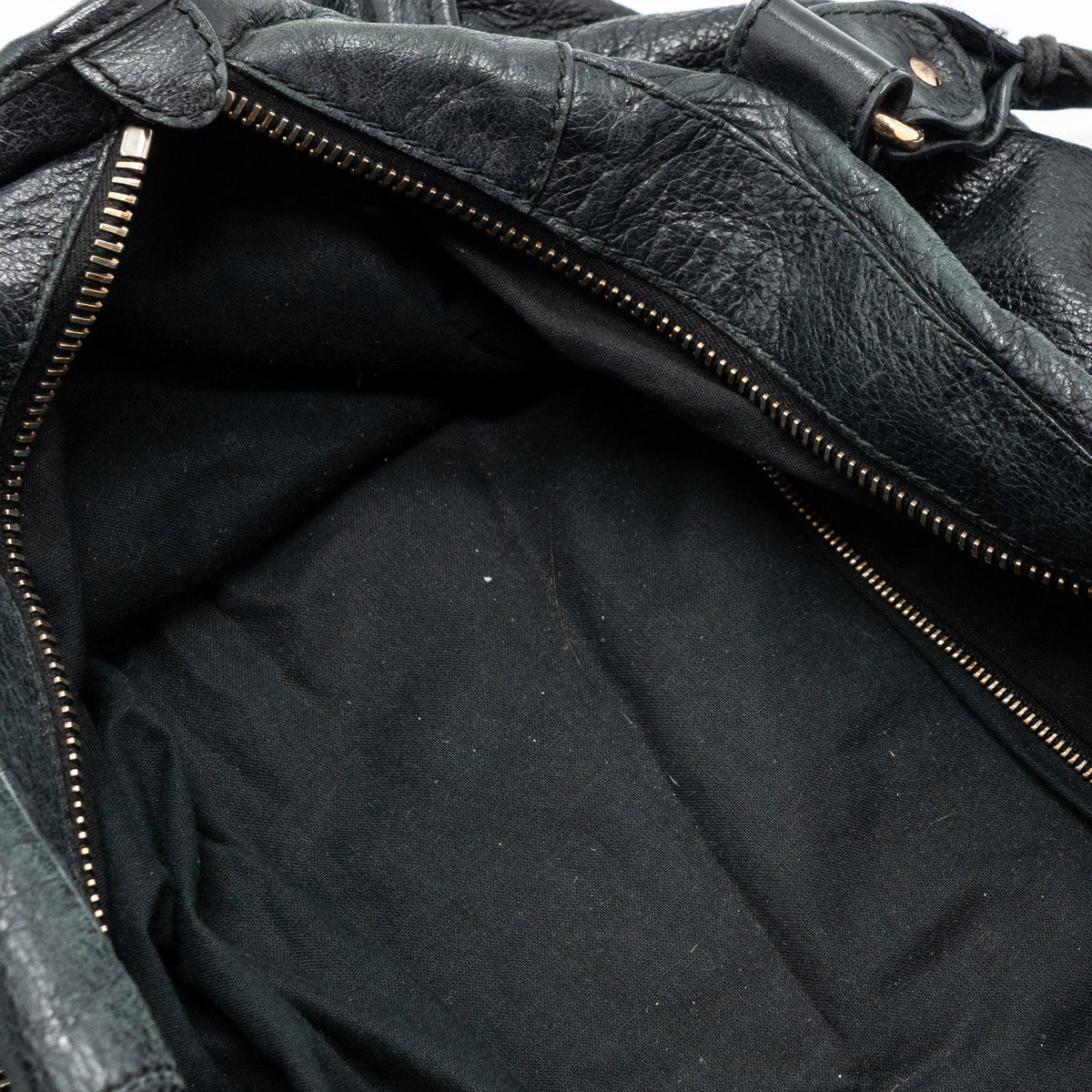 Luxar669 elegant leather Handbag close-up detail