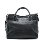Luxar752 elegant leather Handbag close-up detail
