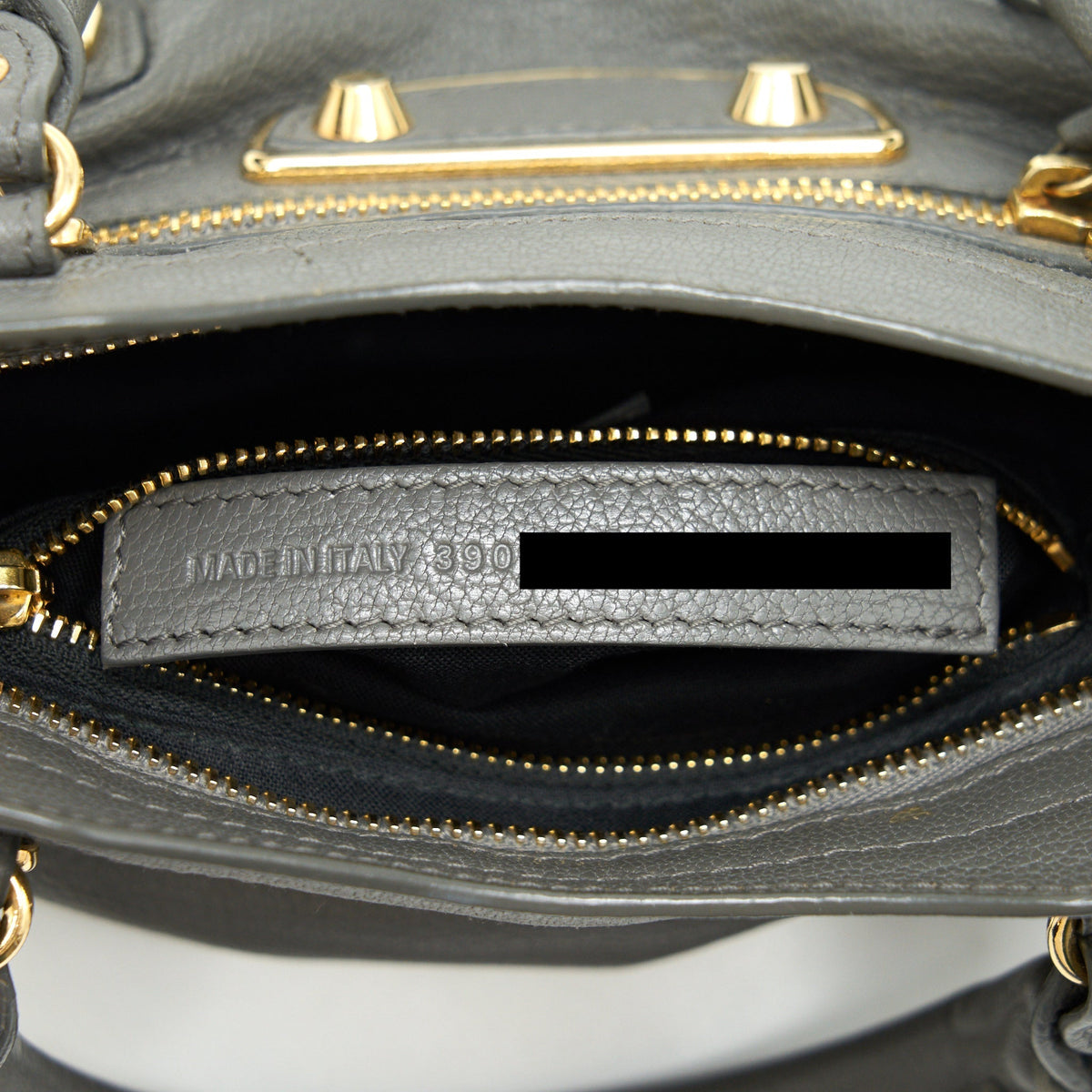 Luxar741 elegant leather Handbag interior detail