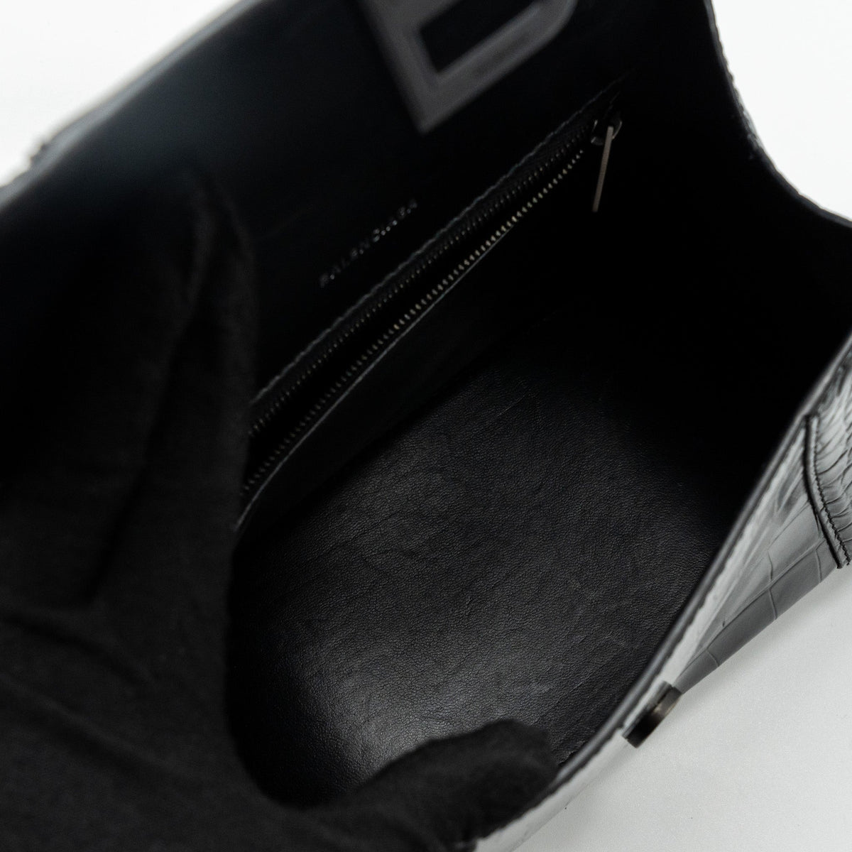 Luxar658 elegant leather Handbag close-up detail