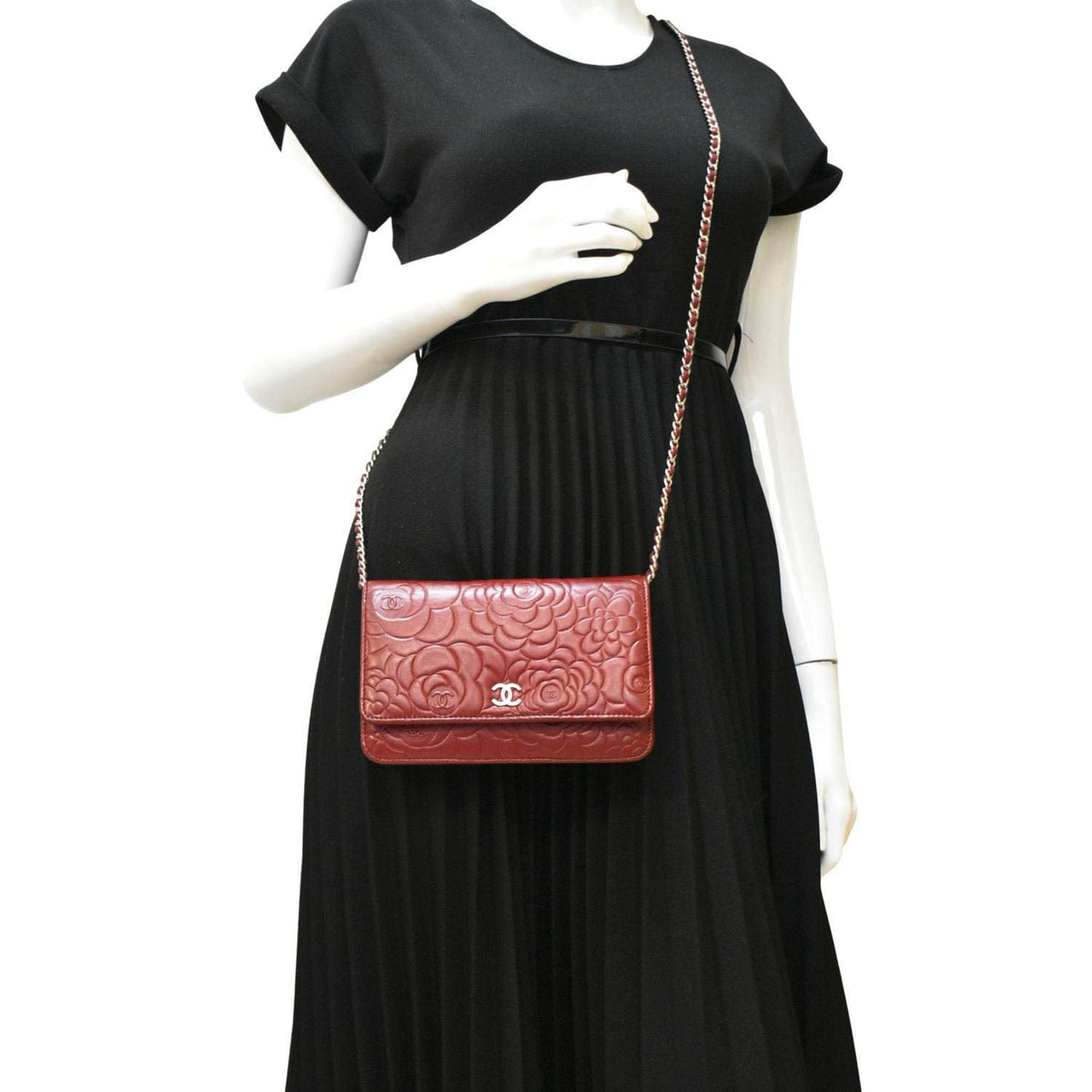 Chanel Wallets? Chanel Camellia Wallet On Chain Leather Crossbody Bag Red Elegant Everyday Leather Wallet