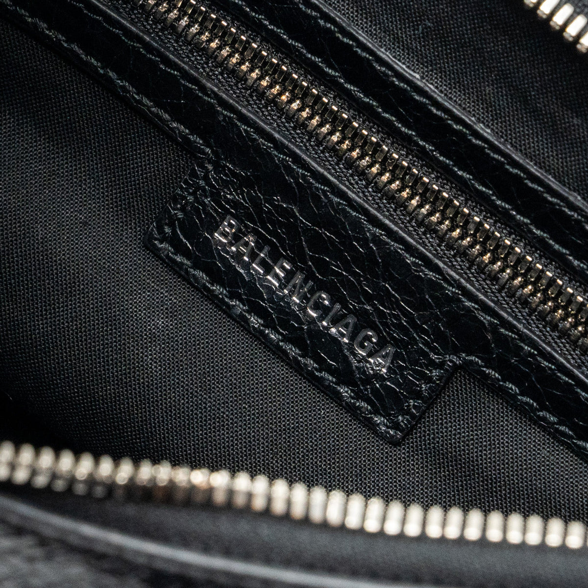 Luxar678 elegant leather Handbag interior detail