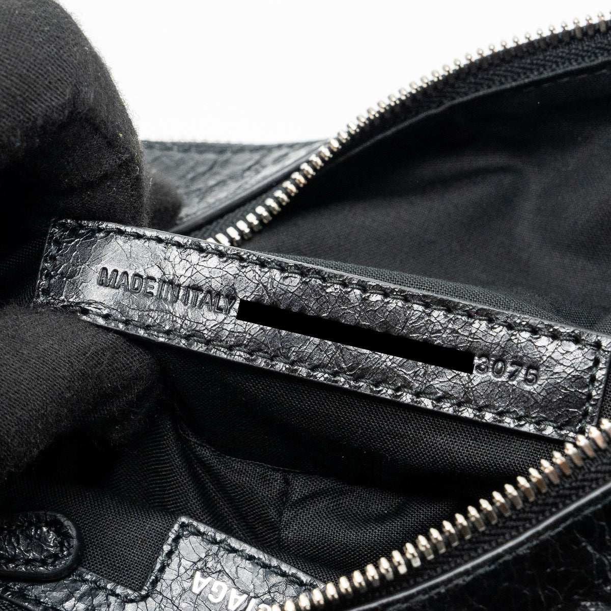 Luxar678 elegant leather Handbag close-up detail