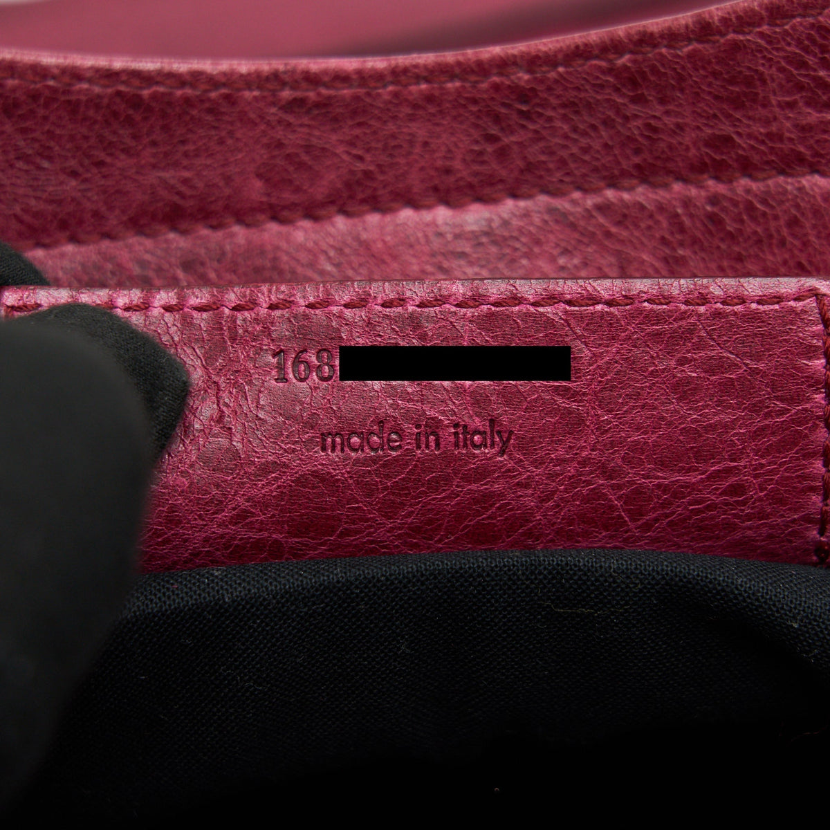 Luxar756 elegant leather Handbag interior detail