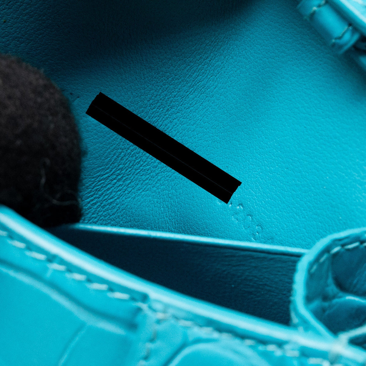 Luxar685 elegant leather Handbag close-up detail