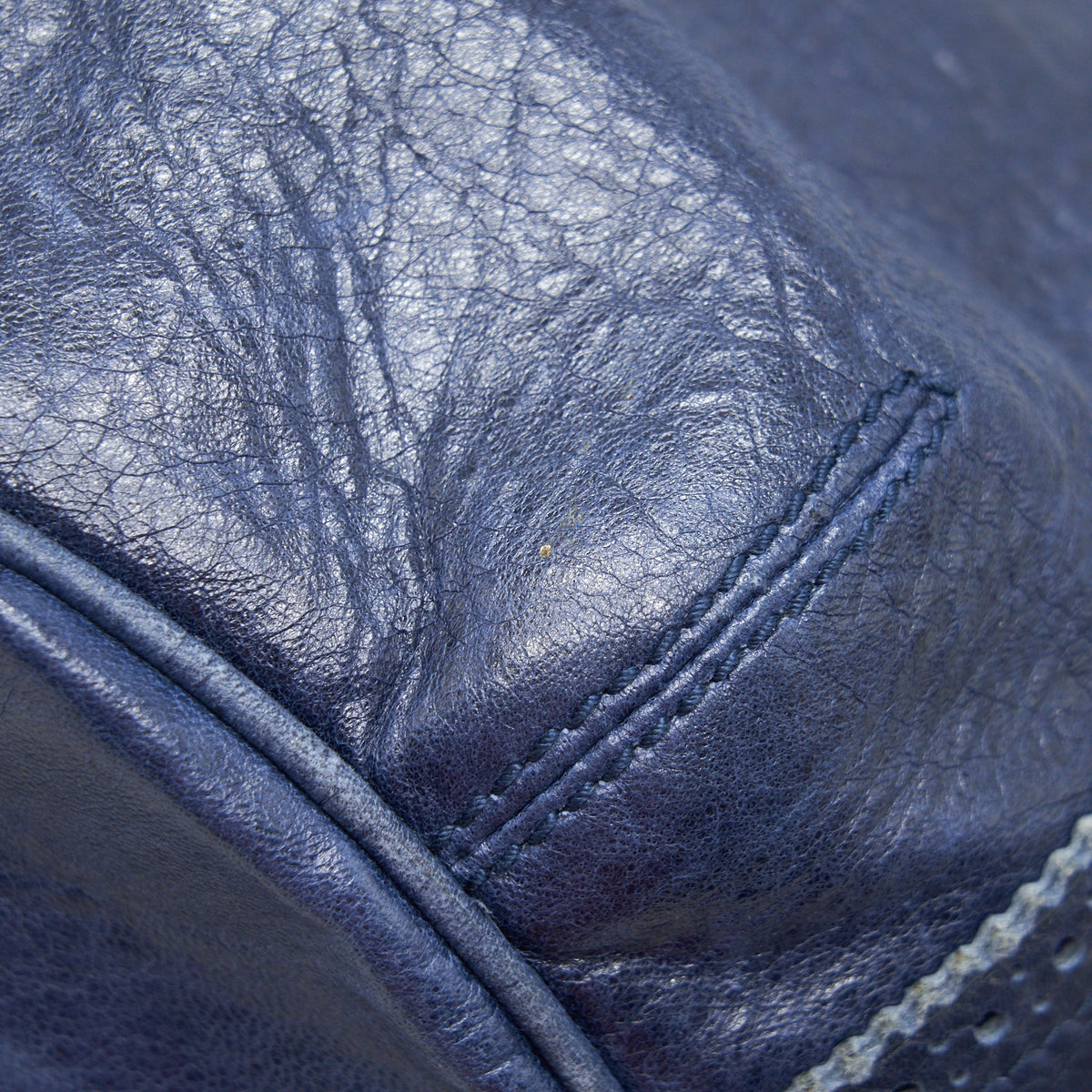 Luxar600 elegant leather Handbag top view