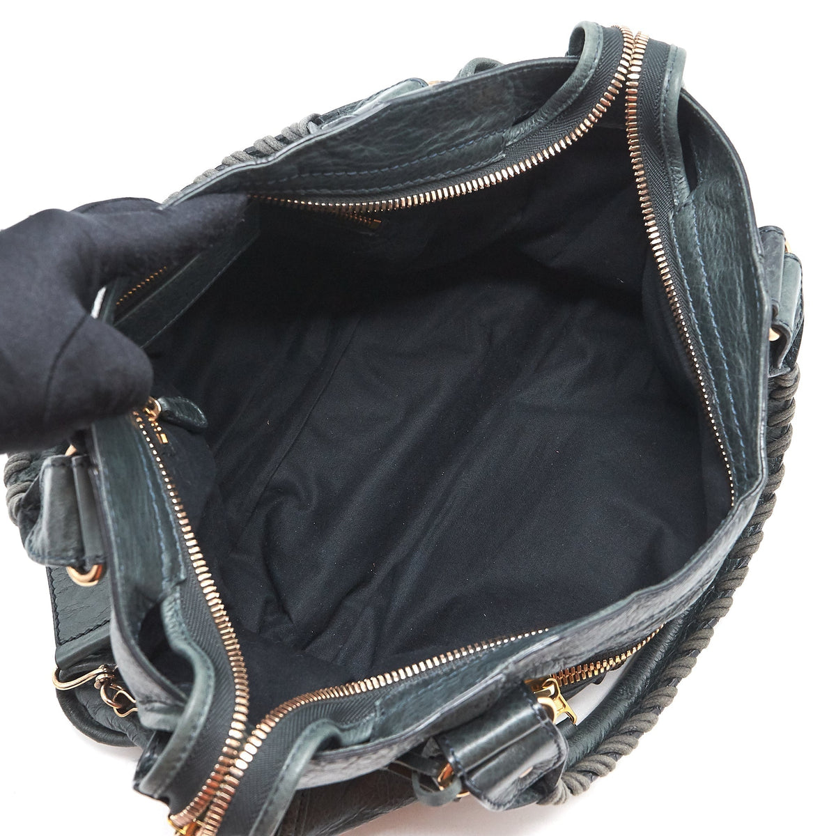 Luxar610 elegant leather Handbag close-up detail