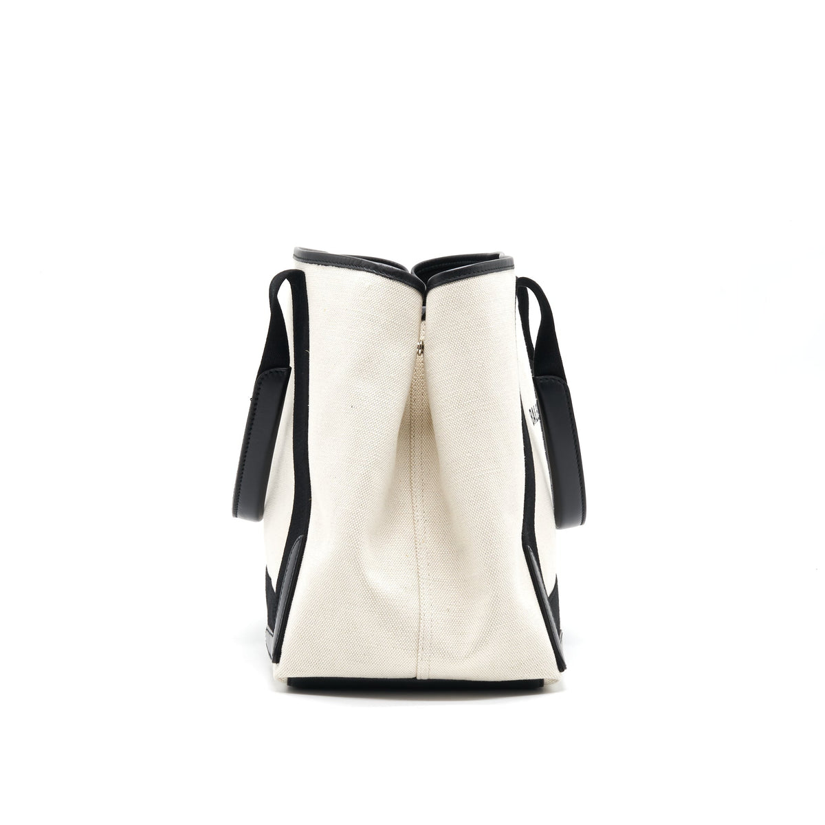 Luxar726 elegant leather Handbag close-up detail