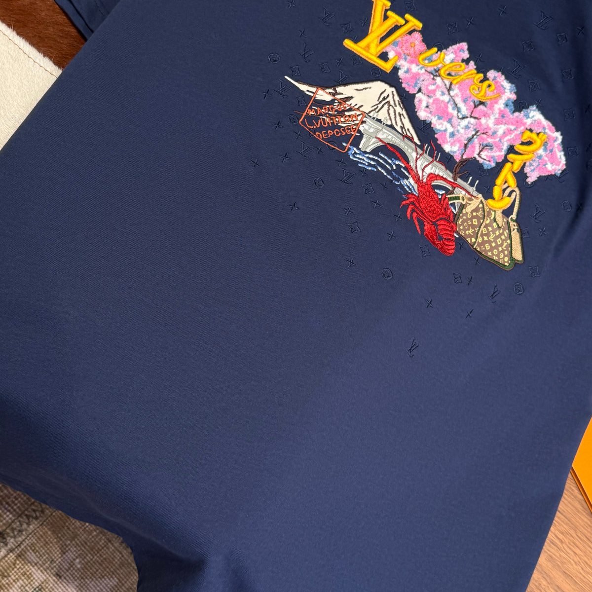 Louis Vuitton T-Shirts? Louis Vuitton Lou T-shirt Premium Designer Cotton T-Shirt