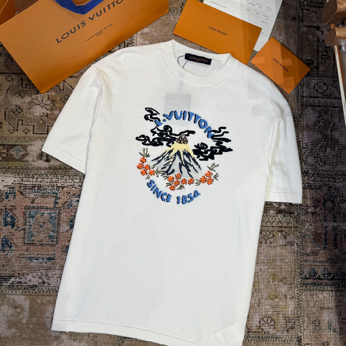 Louis Vuitton T-Shirts? Louis Vuitton Lou T-shirt Premium Designer Cotton T-Shirt