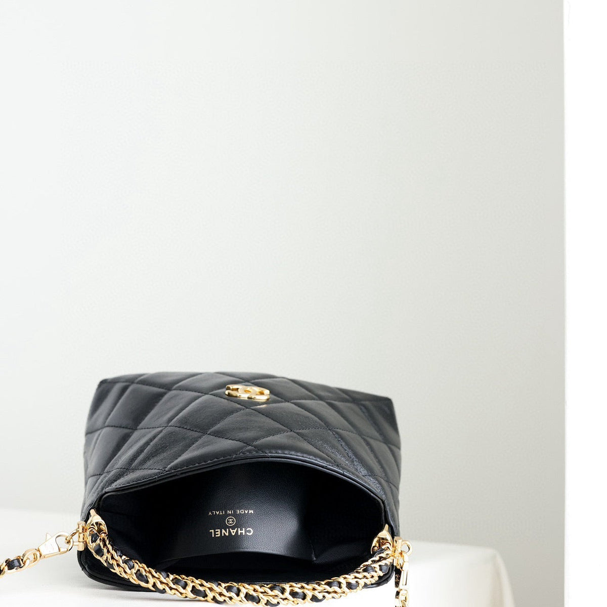 Chanel 24B Hobo Bag detail shot – authentic designer craftsmanship